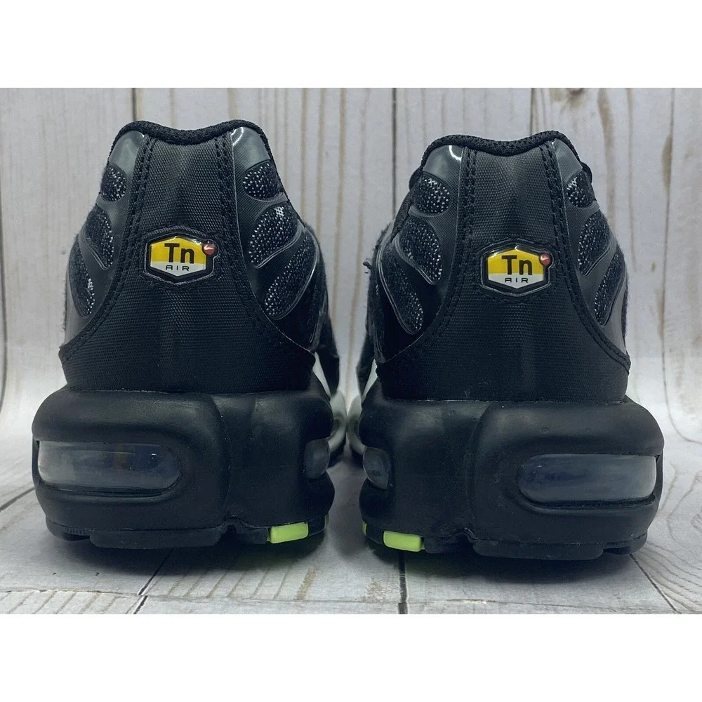 Nike Air Max Plus‎ SE Black Chrome Size 7 DM7570‑001